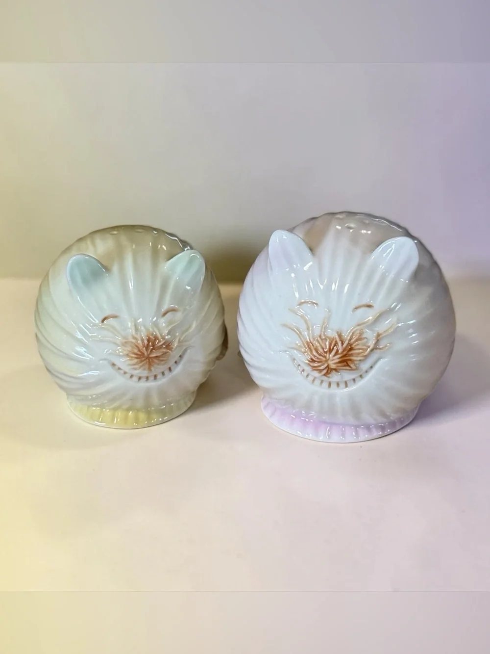 Vintage Seagull Decor Co Cat Salt & Pepper Shakers Anthropomorphic Kitsch White